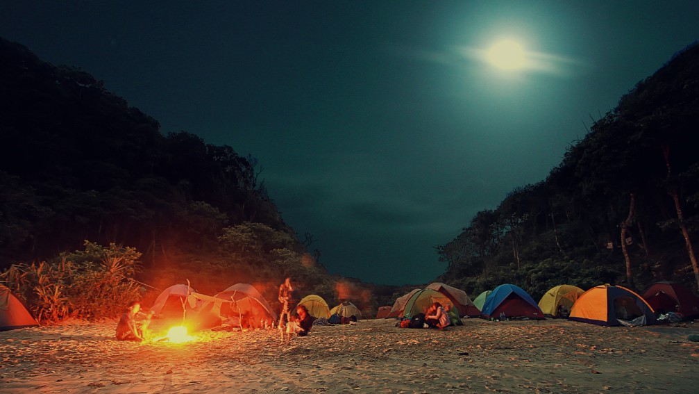 is it illegal to camp on the beach